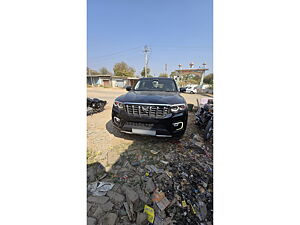 Second Hand Mahindra Scorpio Z8 L Diesel AT 2WD 7 STR [2023-2024] in Gandhinagar