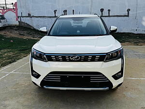 Second Hand Mahindra XUV300 W8 (O) 1.5 Diesel AMT Dual Tone [2021] in Azamgarh