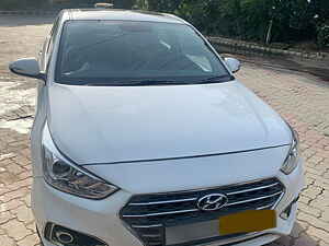 Second Hand हुंडई वरना sx 1.6 vtvt in गुड़गांव