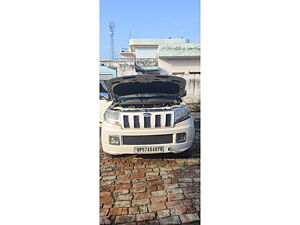 Second Hand Mahindra TUV300 T8 in Bareilly