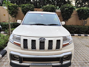 Second Hand Mahindra TUV300 T8 in Noida