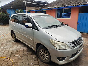 Second Hand Toyota Innova 2.5 VX 8 STR BS-IV in Shimoga