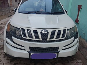 Second Hand Mahindra XUV500 W8 in Ballia