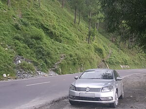 Second Hand Volkswagen Passat Trendline MT in Amritsar