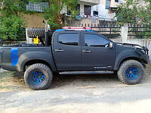 Second Hand Isuzu D-Max V-Cross 4x4 in Raipur