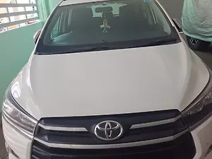 Second Hand Toyota Innova Crysta G 2.4 8 STR in Gulbarga