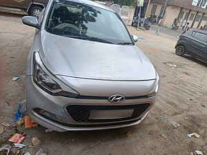 Second Hand हुंडई एलीट i20 एस्टा 1.4 crdi (o) in सीकर