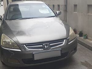 Second Hand Honda Accord 3.0 V6 AT in Noida