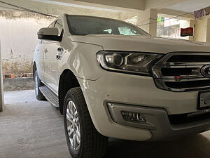 Second Hand Ford Endeavour Trend 2.2 4x4 MT in Varanasi