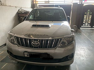 Second Hand Toyota Fortuner 3.0 4x2 MT in Delhi