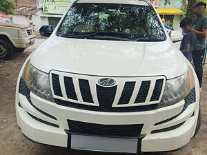 Second Hand Mahindra XUV500 W8 in Janjgir-Champa