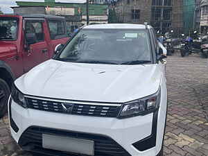 Second Hand महिंद्रा xuv300 w6 1.2 पेट्रोल in सिलीगुड़ी