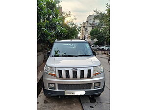 Second Hand Mahindra TUV300 T8 mHAWK100 Dual Tone in Delhi