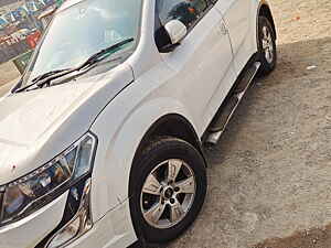 Second Hand महिंद्रा XUV500 w8 in मुंबई