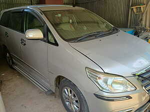 Second Hand Toyota Innova 2.5 GX 8 STR BS-IV LTD in Thiruvallur