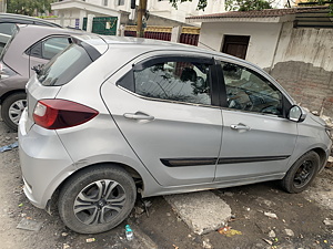 Second Hand டாடா  டியாகோ எக்ஸ்இசட் in க்ரேட்டர் நொய்டா