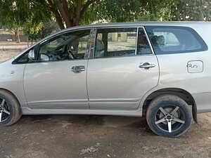 Second Hand Toyota Innova 2.5 G 8 STR BS-III in Sirsa