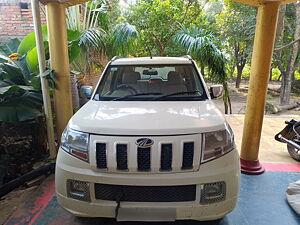 Second Hand Mahindra TUV300 T8 in Chitrakoot