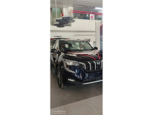 Second Hand Mahindra XUV700 AX 5 Diesel AT 5 STR [2023-2024] in Satna