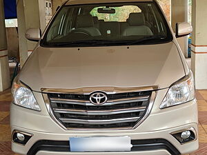 Second Hand Toyota Innova 2.5 VX 8 STR BS-IV in Vijaywada