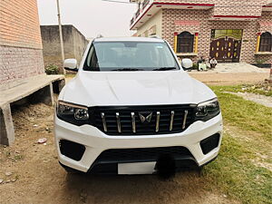 Second Hand Mahindra Scorpio Z2 Petrol MT 7 STR in Delhi