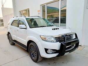 Second Hand Toyota Fortuner 3.0 4x4 AT in Ghaziabad