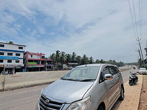 Second Hand Toyota Innova 2.5 GX 8 STR in Kasaragod