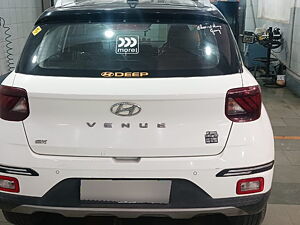 Second Hand Hyundai Venue SX 1.4 CRDi Dual Tone in Delhi