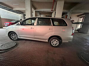 Second Hand Toyota Innova 2.5 G 8 STR BS-IV in Mumbai