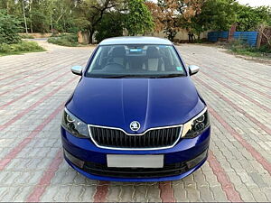 Second Hand Skoda Rapid Onyx AT in Delhi