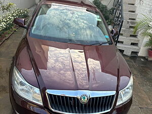 Second Hand Skoda Laura Elegance 1.9 TDI AT in Chandigarh