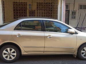 Second Hand Toyota Corolla Altis 1.8 G in Surat