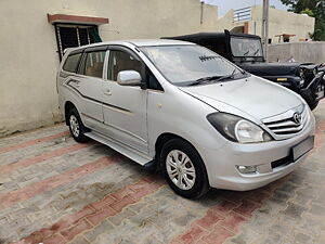 Second Hand Toyota Innova 2.5 GX 7 STR in Mehsana