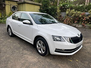 Second Hand Skoda Octavia 2.0 TDI CR Ambition in Akluj