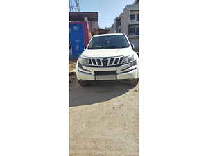 Second Hand महिंद्रा XUV500 w8 in नीमुच