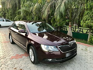 Second Hand Skoda Superb Elegance TDI AT in Surat