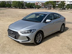 Second Hand Hyundai Elantra 2.0 S MT in Delhi