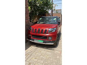 Second Hand Mahindra TUV300 T10 AMT Dual Tone in Kanpur