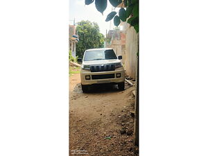 Second Hand Mahindra TUV300 T4 in Fatehpur