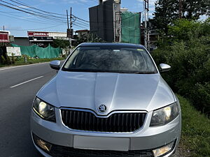 Second Hand Skoda Octavia Ambition 2.0 TDI AT in Dehradun