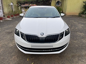 Second Hand Skoda Octavia 2.0 TDI CR Ambition in Akluj