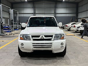 Second Hand Mitsubishi Montero 3.2 DI-D MT in Mumbai