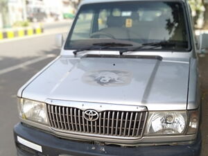 Second Hand Toyota Qualis GS G4 in Jamnagar