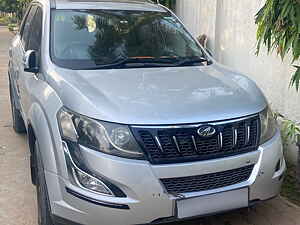 Second Hand महिंद्रा XUV500 w10 in गांधीनगर