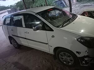 Second Hand Toyota Innova 2.5 V 8 STR in Mehsana