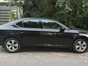 Second Hand Skoda Superb Style TDI AT in Delhi