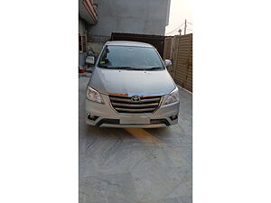 Second Hand Toyota Innova 2.5 GX 7 STR in Jalandhar