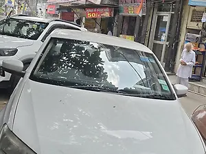 Second Hand फ़ॉक्सवैगन वेंटो हाईलाइन पेट्रोल in दिल्ली