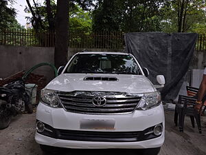 Second Hand Toyota Fortuner 3.0 4x2 MT in Pune