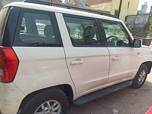 Second Hand மஹிந்திரா  tuv300 t8 in அலிகட்